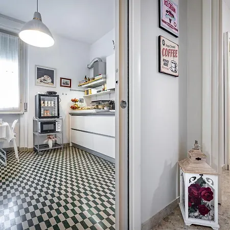 לינה וארוחת בוקר Maison Bianca 2*